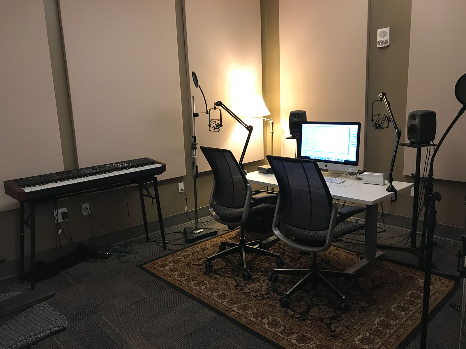 LIBRARY STUDIO 